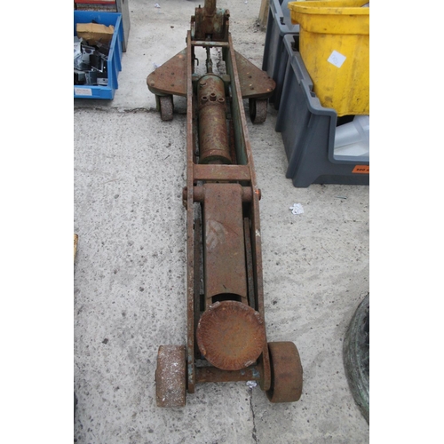 908 - WAGON TROLLEY JACK  NO VAT