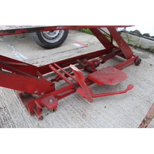 149 - A HYDRAULIC MOTORBIKE SCISSOR LIFT  NO VAT