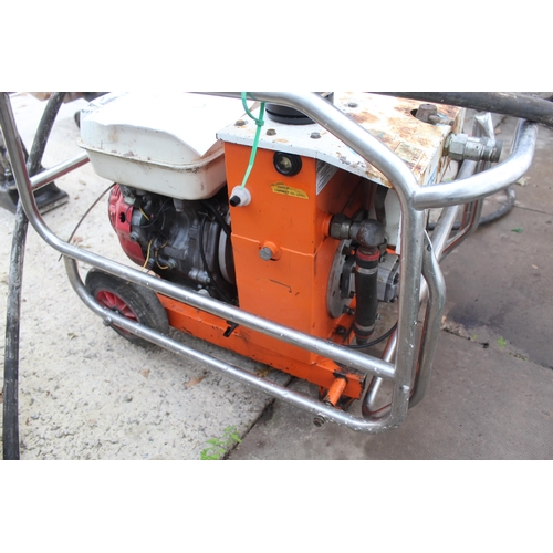 151 - A COMPRESSOR WITH HONDA PETROL ENGINE COMPLETE WITH A PNEUMATIC BREAKER  + VAT