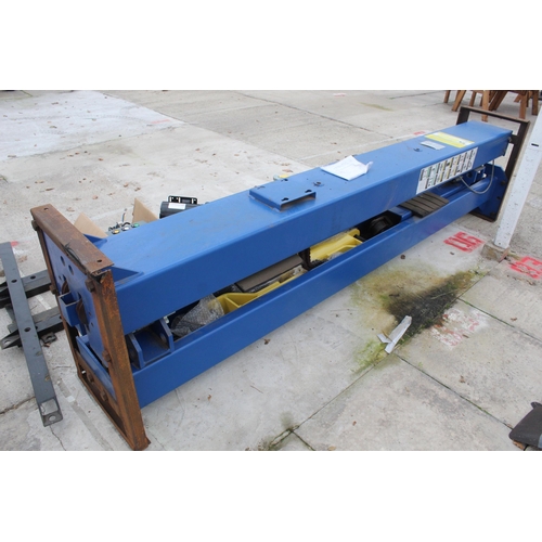 179B - NEW UNUSED 2 POST LIFT 4 TON CAPACITY SINGLE PHASE H SUB BASE FRAME NO  VAT