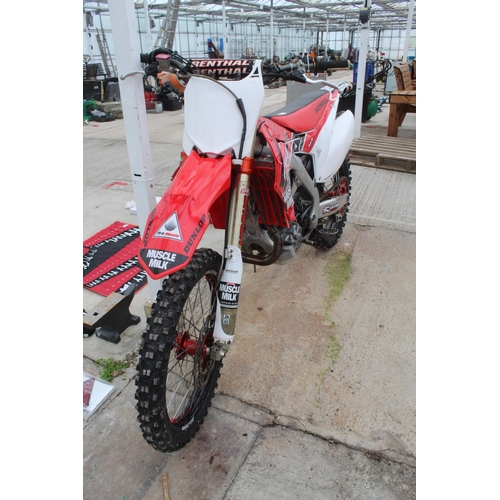 199 - A 2014 HONDA CRF 450R MOTORCYCLE IN EXCELLENT  CONDITION RECENT FULL SERVICE  NO VAT