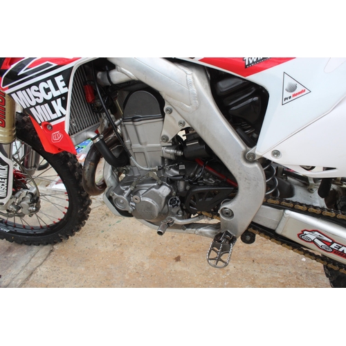 199 - A 2014 HONDA CRF 450R MOTORCYCLE IN EXCELLENT  CONDITION RECENT FULL SERVICE  NO VAT