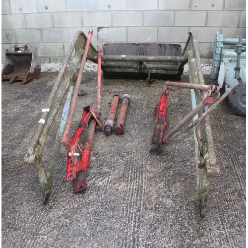 236 - MASSEY FERGUSON FRONT END LOADER WITH RAMS + VAT