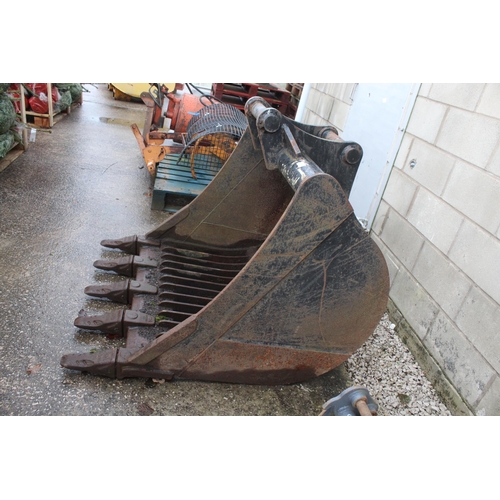 239 - A 13 TONNE RIDDLE BUCKET NO VAT