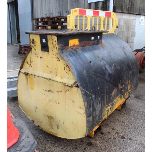 242 - A 1000 LITRE FUEL BOWSER WITH PUMP IN WORKING ORDER + VAT