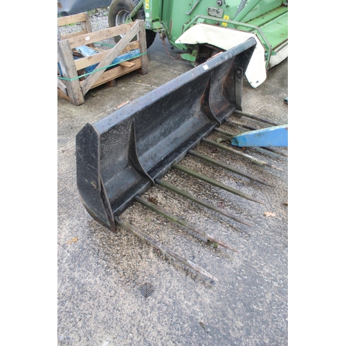 256 - A 5' FORK TO FIT QUICKE LOADER AS NEW NO VAT