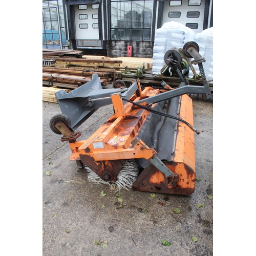 272 - B & B TRACTORS BEMA SIERES 25 SWEEPING ATTACHMENT + VAT