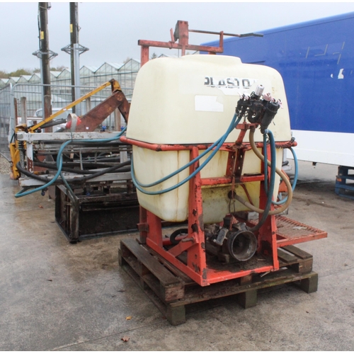 283 - A CROP SPRAYER WITH PTO SHAFT +VAT