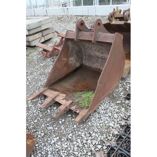 294 - 3FT BUCKET SUIT 13 TON DIGGER  PLUS VAT