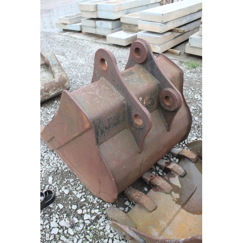 294 - 3FT BUCKET SUIT 13 TON DIGGER  PLUS VAT