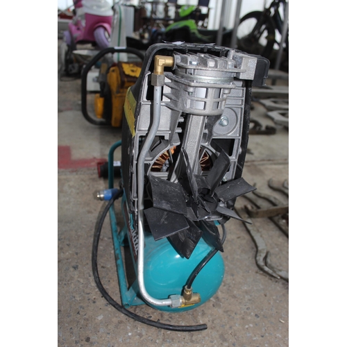 417 - MAKITA COMPRESSOR  NO VAT