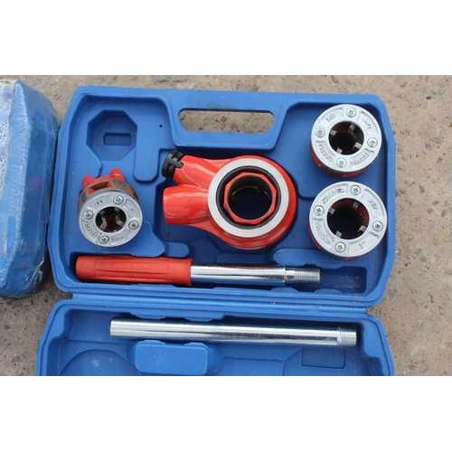 422 - 2 DRAPER PIPE THREADING KITS NO VAT