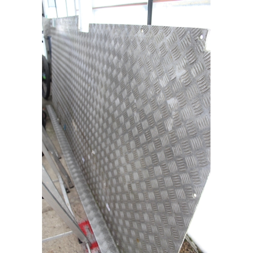 423 - LARGE ALUMINIUM CHEQUER PLATE NO VAT