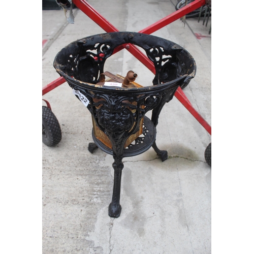 439 - CAST IRON PUB TABLE BASE AND OIL CAN  NO VAT