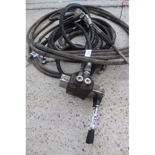 542 - PRESSURE WASHER LANCE AND PIPE, HYDRAULIC PIPES AND SPOOL BLOCK  + VAT