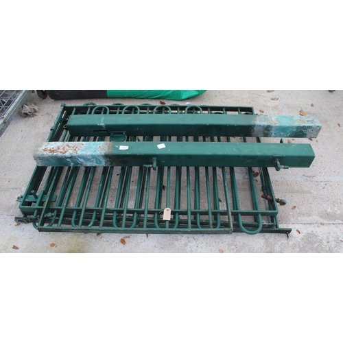 552 - DRIVEWAY GATE DOUBLE SIDED POST AND 1 SECTION  NO VAT