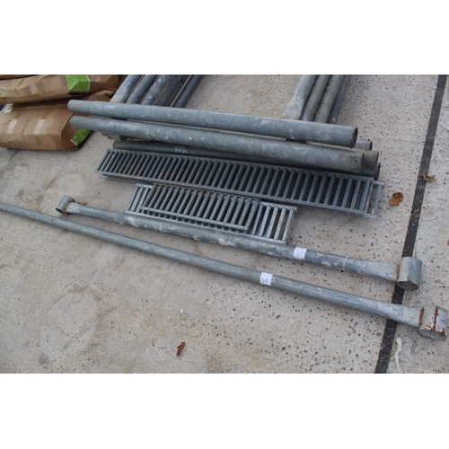 559 - SCAFFOLDING (7 PIECES), SLOT DRAINS (6 PIECES)  NO VAT