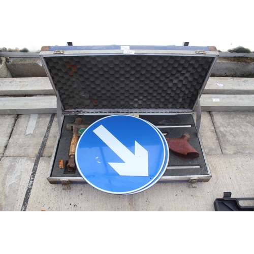 564 - AIR PICK AND 2 ARROW SIGNS  NO VAT