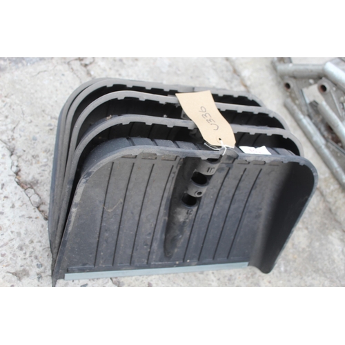 650 - 6 PLASTIC SHOVEL HEADS  + VAT