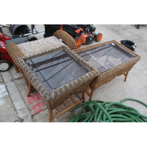 651 - 2 WICKER TABLES AND WICKER SEAT  + VAT