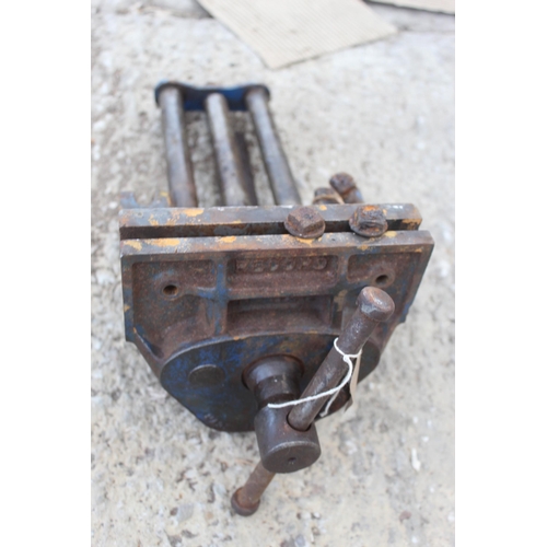 799 - JOINERS VICE  NO VAT