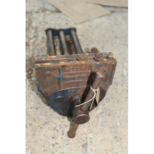 799 - JOINERS VICE  NO VAT