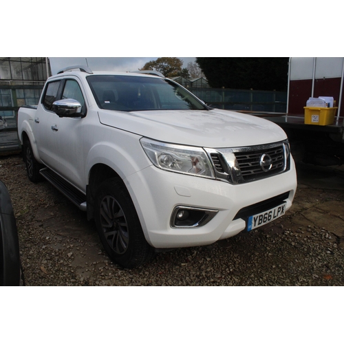 185 - NISSAN NAVARA YB66LPX DIRECT FROM A COMPANY MAINTAINED EVERY 6 WEEKS AUTOMATIC WITH A FOLDER OF PAPE... 