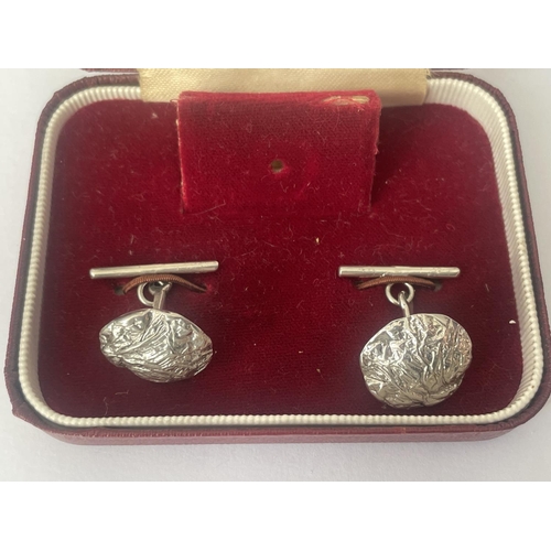 527 - A BOXED PAIR OF SILVER DESIGNER CUFFLINKS