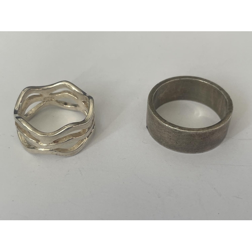 564 - THREE SILVER RINGS