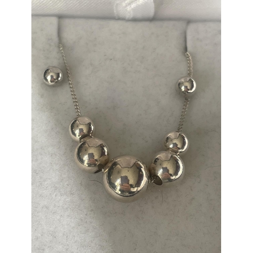 569 - A BOXED SILVER NECKLACE SET