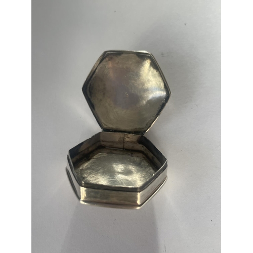 595 - A SILVER PILL BOX