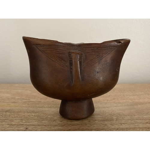 60 - AN ANTIQUE AFRICAN TRIBAL ART SUKU KOPA PALM DOUBLE WINE CUP, DR CONGO, HEIGHT 8 CM