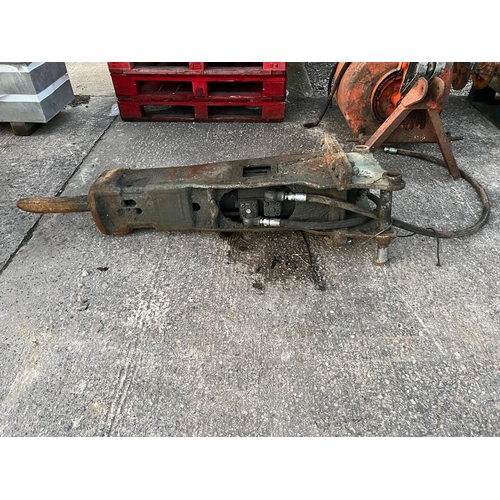 228 - A HYDRAULIC BREAKER +VAT