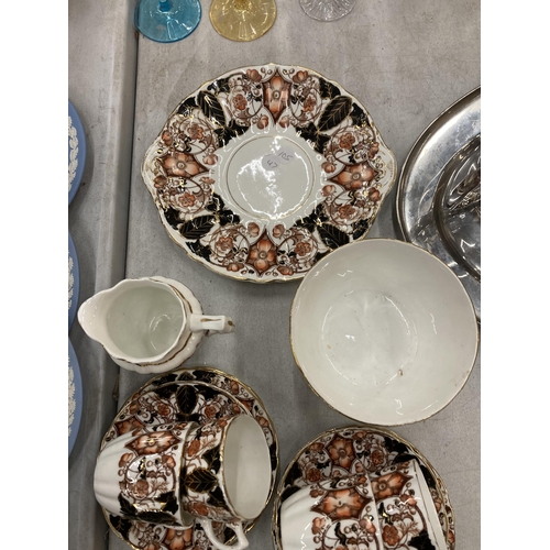 253 - AN EDWARDIAN IMARI DESIGN PART TEA SET