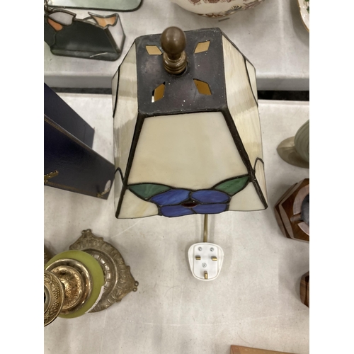 259 - A TABLE LAMP WITH TIFFANY STYLE LEADED GLASS SHADE