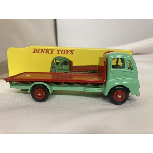 344 - THREE ATLAS DINKY MODELS (MINT) MODEL 588 - TRUCK, 432 - GUY 2 