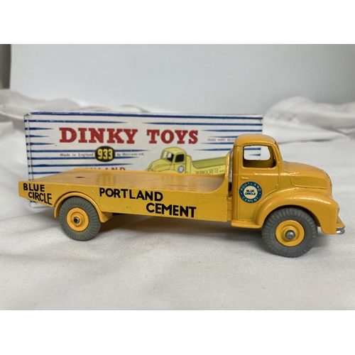 368 - TWO DINKY BOXED MODELS NO. 932 - COMET WAGON AND NO. 933 - A LEYLAND CEMENT WAGON