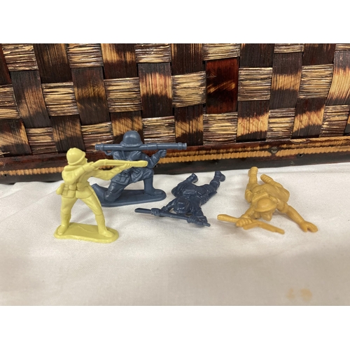 386 - A QUANTITY OF PLASTIC SOLDIER FIGURES