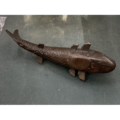 134 - AN ORIENTAL BRONZE FISH, LENGTH 16CM