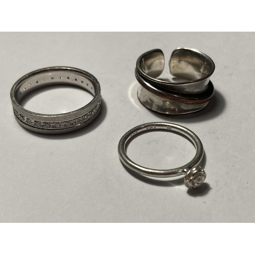 637 - FIVE ASSORTED SILVER RINGS