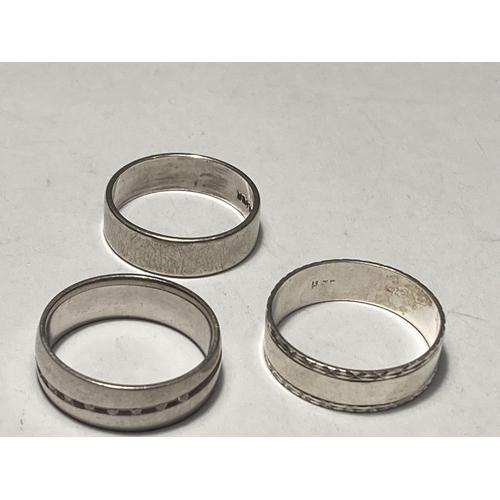 661 - FIVE ASSORTED SILVER RINGS