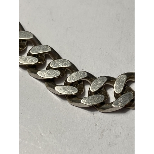 672 - A HEAVY SILVER WRIST CHAIN