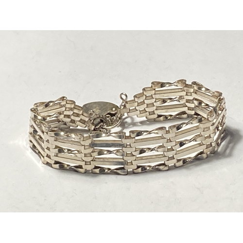 673 - A SILVER FIVE BAR GATE BRACELET WITH HEART PADLOCK