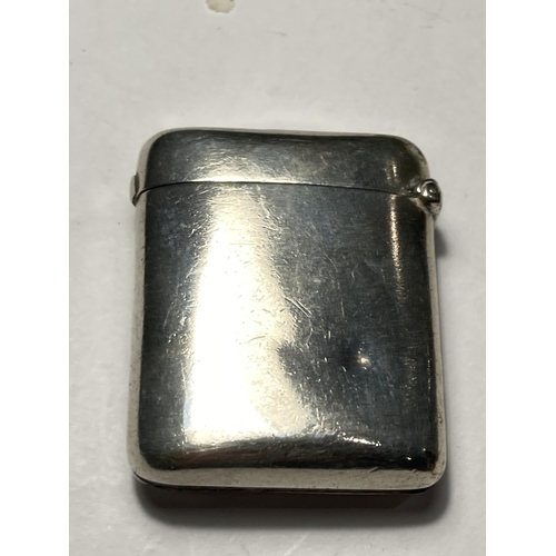 676 - A HALLMARKED CHESTER SILVER VESTA CASE