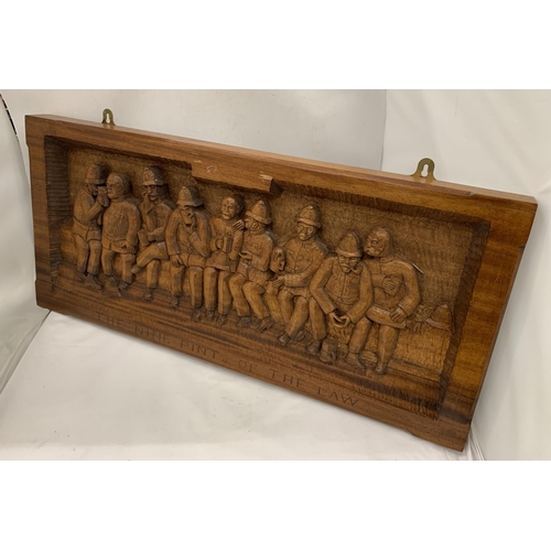 19 - A LARGE CARVED WOODEN 'THE NINE PINTS OF THE LAW' POLICEMAN PLAQUE