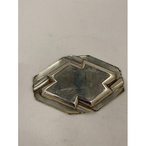 22 - AN ART DECOBIRMINGHAM HALLMARKED SILVER ASHTRAY, LENGTH 12CM