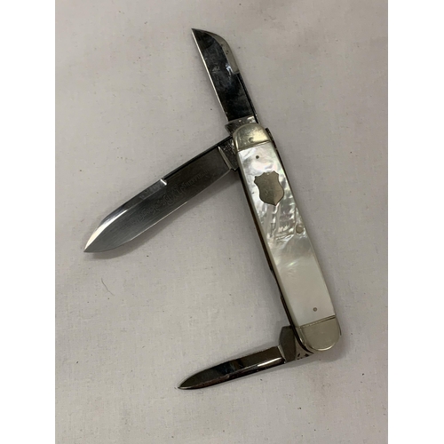 33 - A GEORGE WOSTENHOLM & SON, SHEFFIELD MOTHER OF PEARL PEN KNIFE