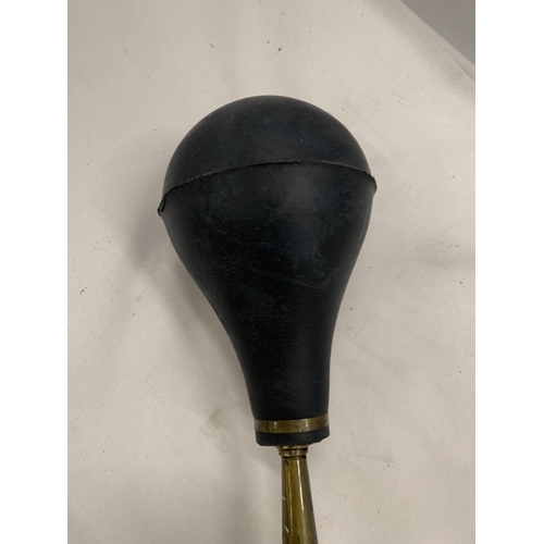 45 - A VINTAGE STYLE BRASS CAR HORN