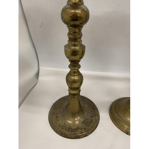 5 - A NEAR PAIR OF VINTAGE BRASS CHURCH CANDLESTICKS HEIGHT 50CM