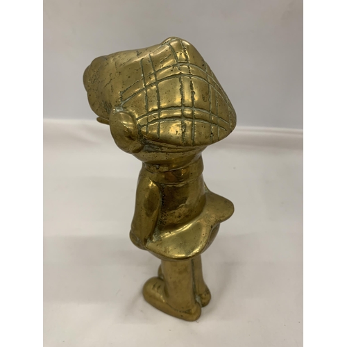 7 - A HEAVY BRASS VINTAGE ANDY CAP FIGURE, HEIGHT 22CM